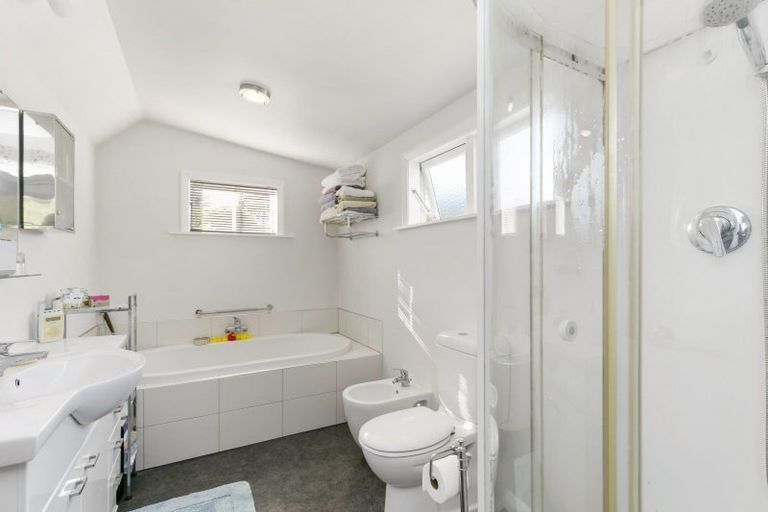 Photo of property in 52 Totara Road, Miramar, Wellington, 6022