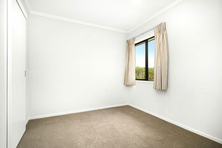 Photo of property in 32 Mount Marua Drive, Timberlea, Upper Hutt, 5018