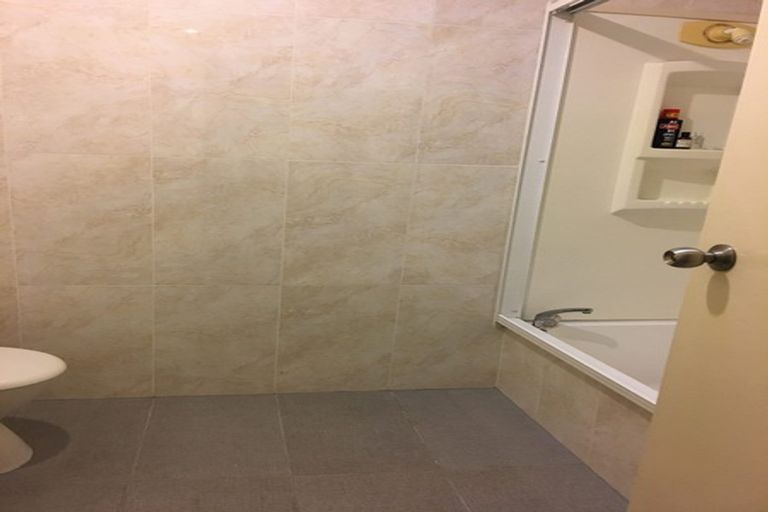 Photo of property in 18 Mercury Lane, Windsor Park, Auckland, 0632