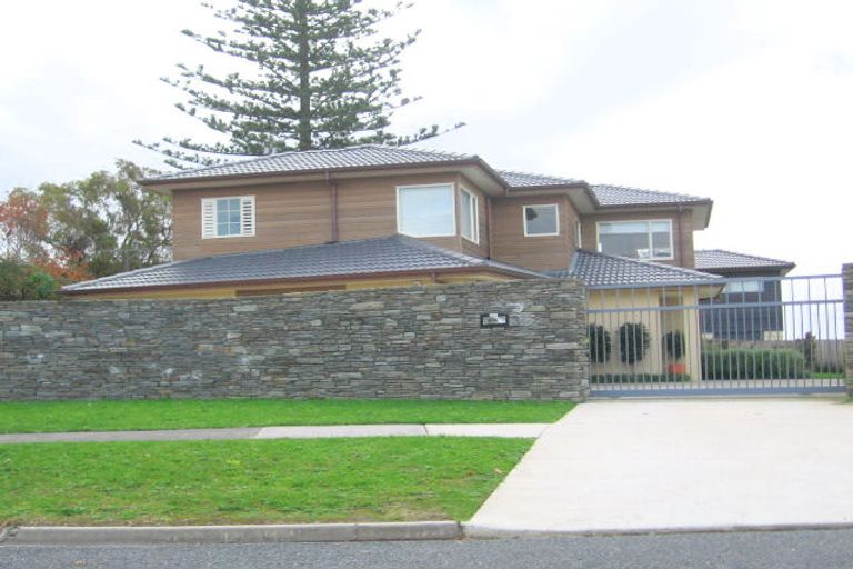 Photo of property in 2/35 Kowhai Road, Mairangi Bay, Auckland, 0630