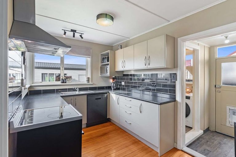 Photo of property in 67 Bower Avenue, New Brighton, Christchurch, 8083