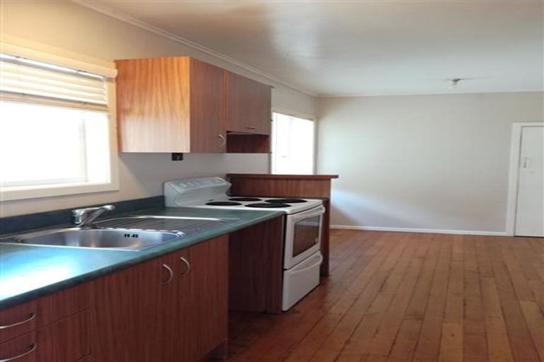 Photo of property in 1/10 Alma Street, Te Atatu South, Auckland, 0610