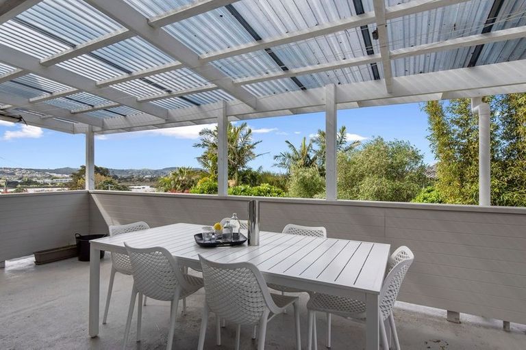 Photo of property in 41 Pohutukawa Avenue, Red Beach, 0932