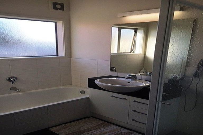 Photo of property in 32 Norcross Avenue, Henderson, Auckland, 0612