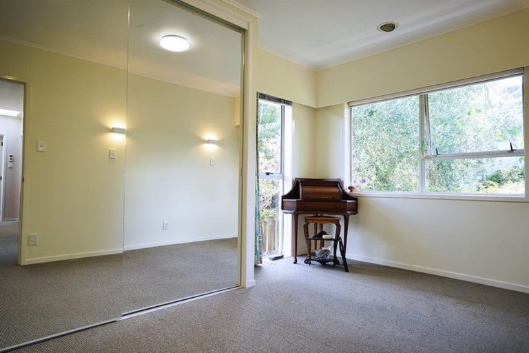Photo of property in 17 Barlow Place, Chatswood, Auckland, 0626