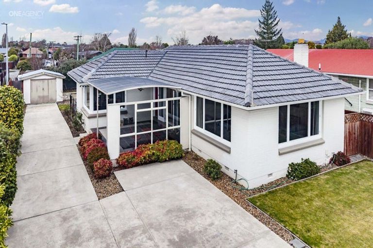 Photo of property in 262 Main North Road, Redwood, Christchurch, 8051