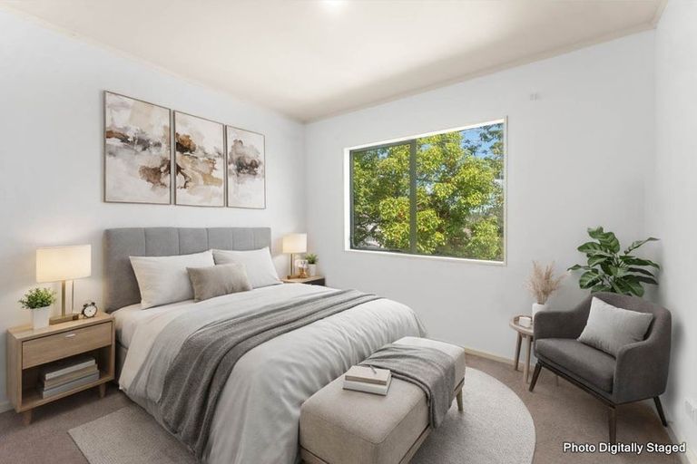 Photo of property in 2/27 Mallard Place, Unsworth Heights, Auckland, 0632