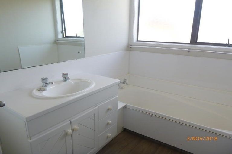 Photo of property in 2 Fitzherbert Avenue, West Harbour, Auckland, 0618