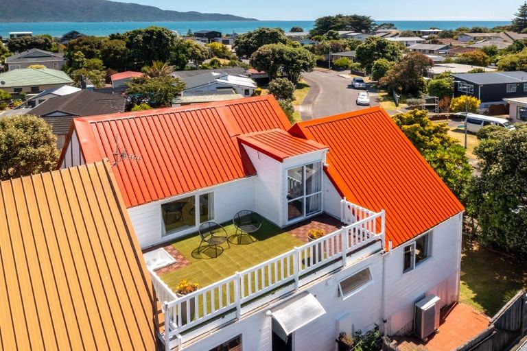 Photo of property in 2 Bermuda Grove, Paraparaumu Beach, Paraparaumu, 5032