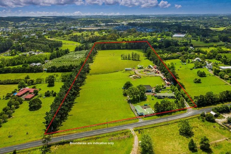 Photo of property in 43 Motu Road, Kumeu, 0891