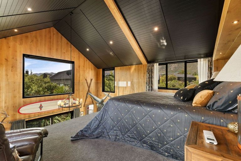 Photo of property in 8 Pendeen Crescent, Jacks Point, Queenstown, 9371