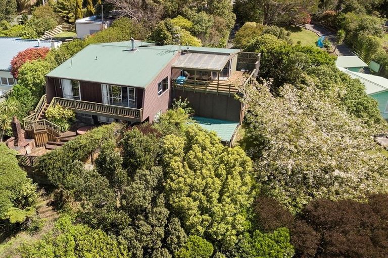 Photo of property in 134 Miromiro Road, Normandale, Lower Hutt, 5010