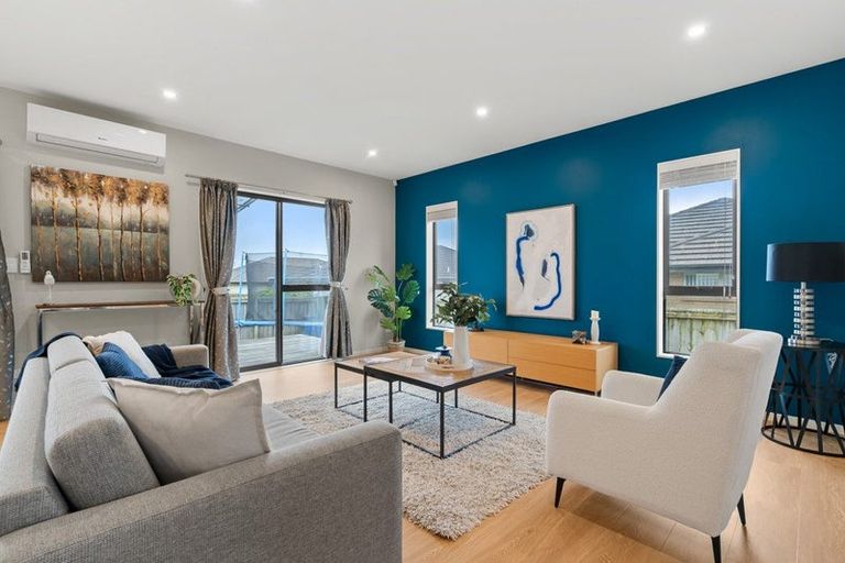 Photo of property in 10 Twin Parks Rise, Papakura, 2110