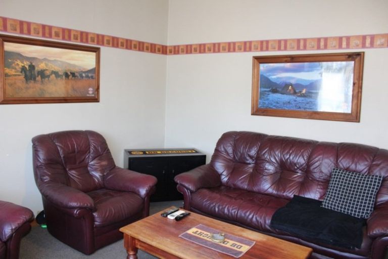 Photo of property in 2 Hillary Street, Winton, 9720