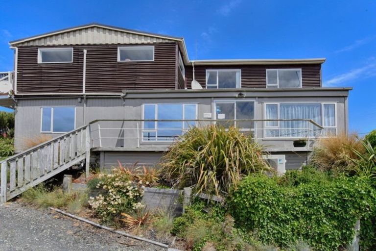 Photo of property in 529 Waikawa-curio Bay Road, Curio Bay, Tokanui, 9884