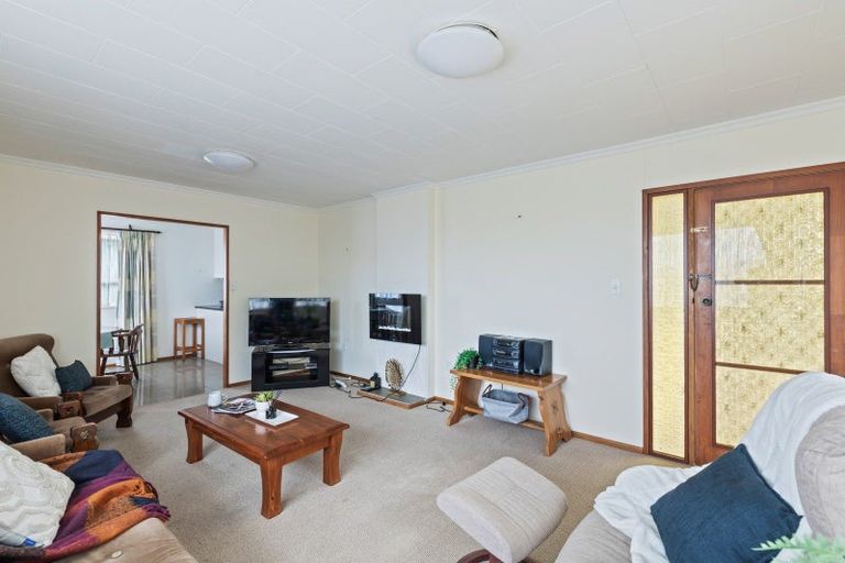 Photo of property in 10 Leon Place, Waitara, 4320