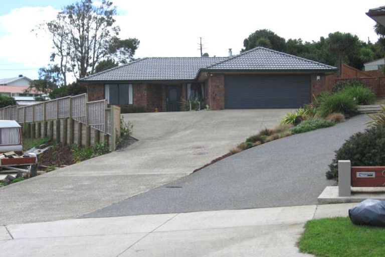 Photo of property in 11 Oratia Drive, Glen Eden, Auckland, 0602