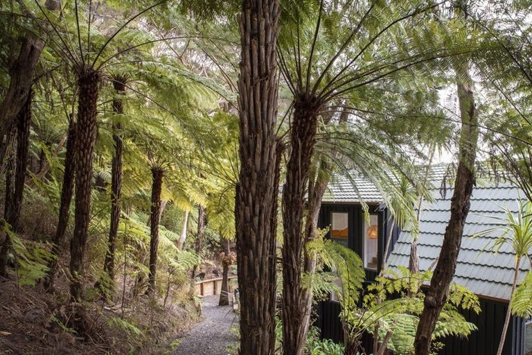 Photo of property in 16 Major Bridge Drive, Russell, 0272