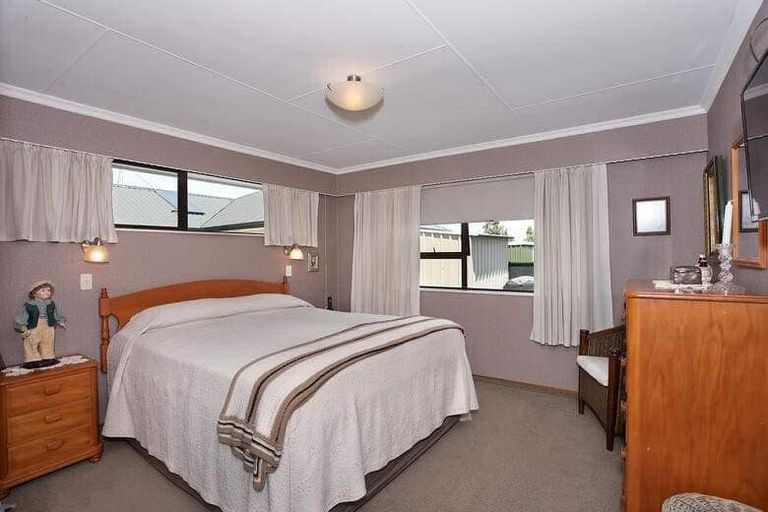 Photo of property in 43 Cedar Crescent, Feilding, 4702