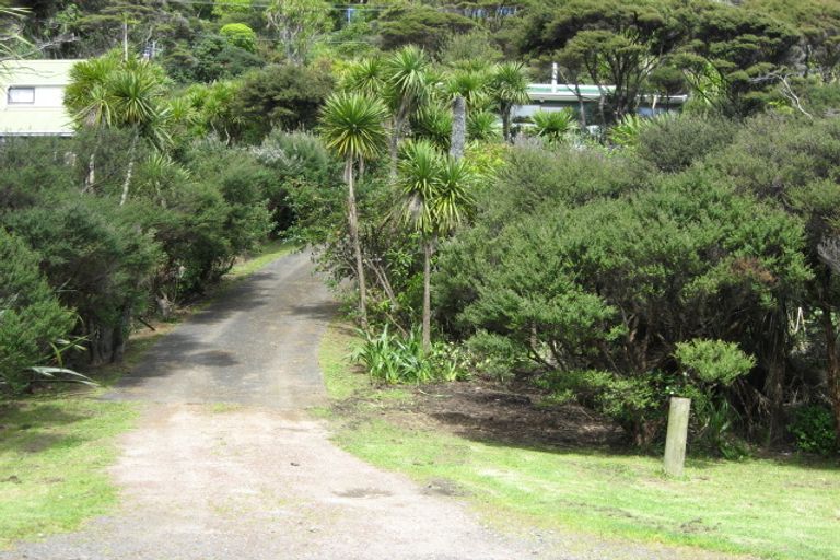 Photo of property in 125 Seaview Road, Piha, 0772
