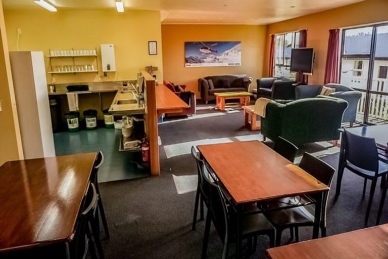 Photo of property in 9 Cron Avenue, Te Atatu South, Auckland, 0610