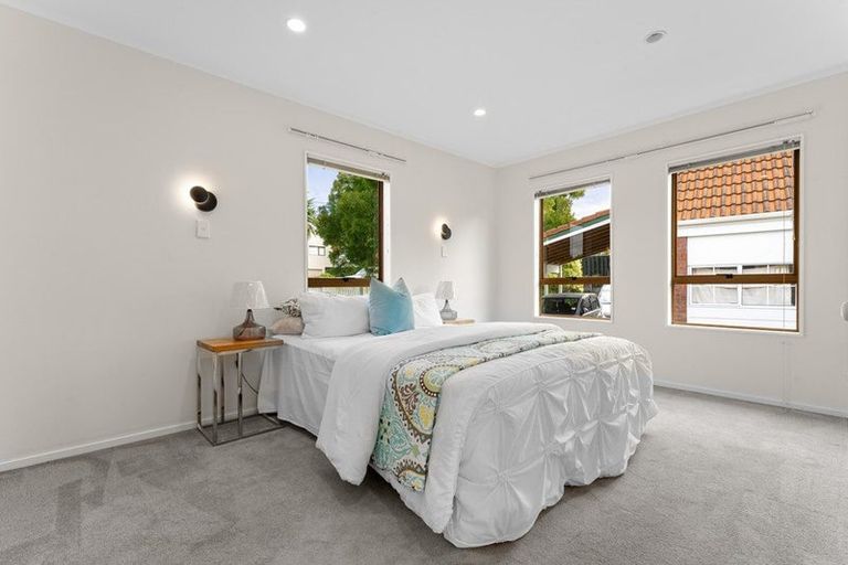 Photo of property in 152 Luckens Road, West Harbour, Auckland, 0618