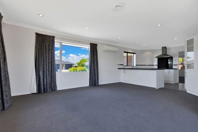 Photo of property in 9 Walnut Way, Rangiora, 7400