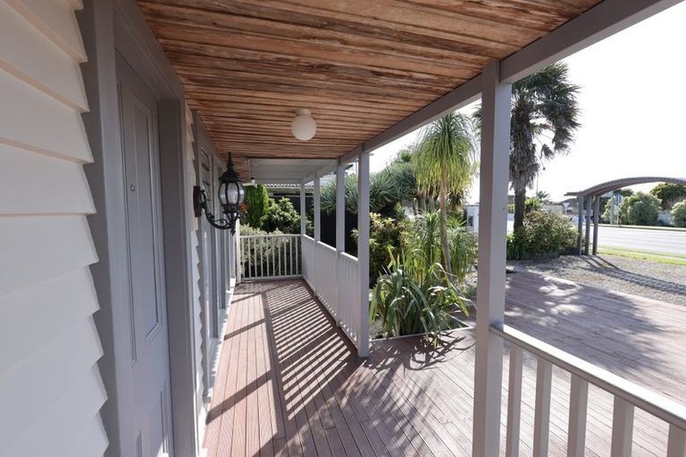 Photo of property in 498 East Coast Road, Windsor Park, Auckland, 0630