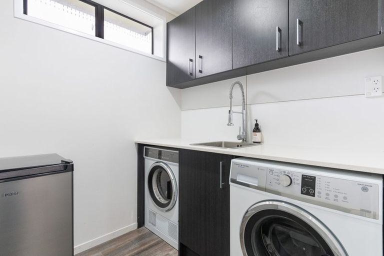 Photo of property in 2/33 Parr Terrace, Castor Bay, Auckland, 0620