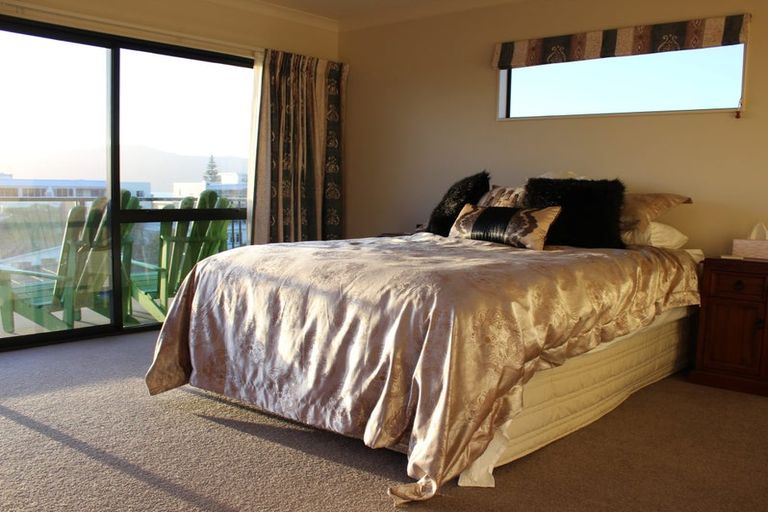Photo of property in 49 Seaview Road, Paraparaumu Beach, Paraparaumu, 5032