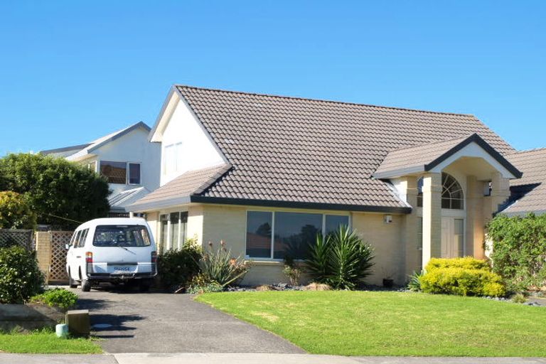 Photo of property in 2/132 Millhouse Drive, Northpark, Auckland, 2013
