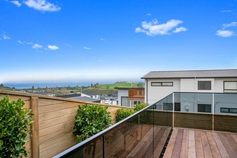 Photo of property in 34 Kumukumu Road, Long Bay, Auckland, 0630