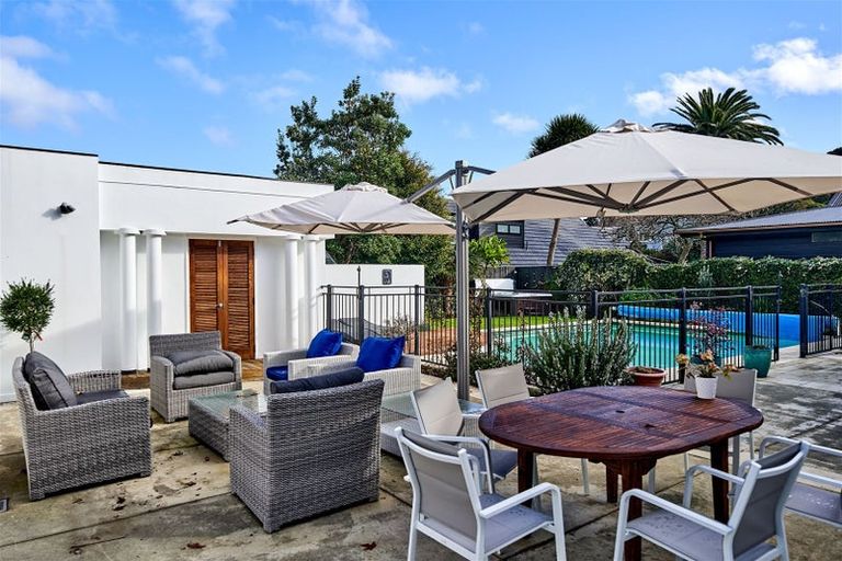 Photo of property in 25 Cheviot Road, Lowry Bay, Lower Hutt, 5013