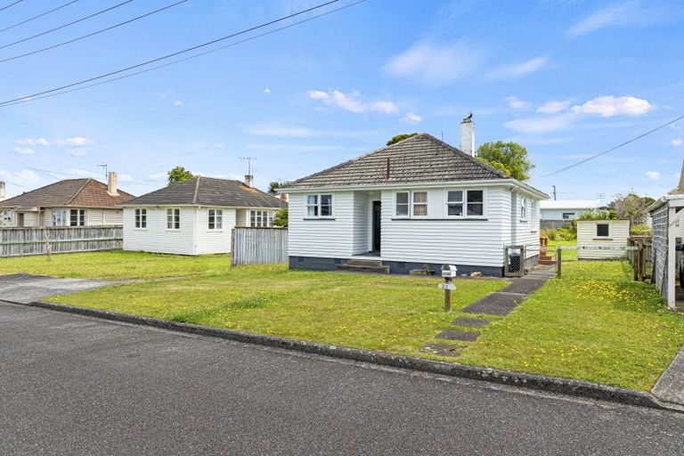 Photo of property in 22 Bell Street, Marton, 4710