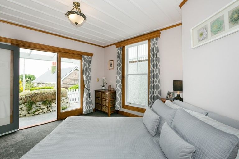 Photo of property in 18 Sealy Road, Bluff Hill, Napier, 4110