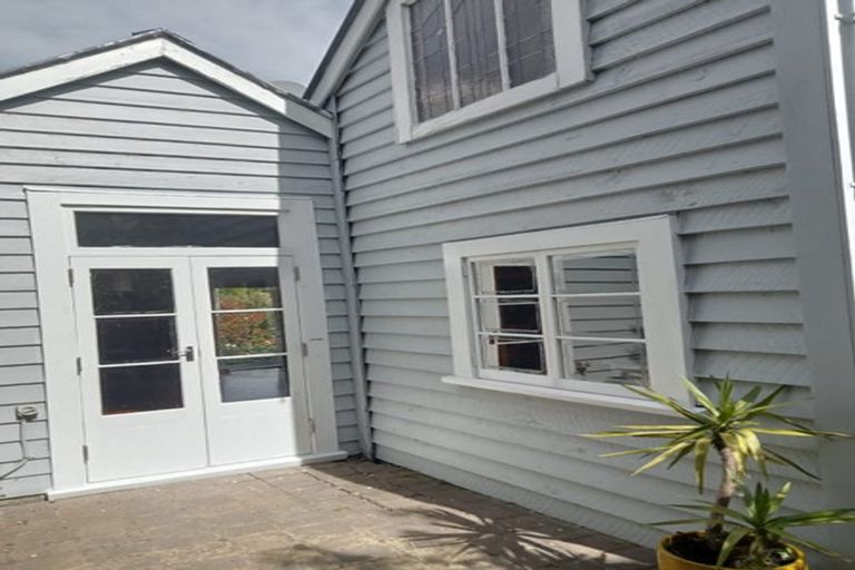 Photo of property in 43 Cornwall Road, Lyttelton, 8082