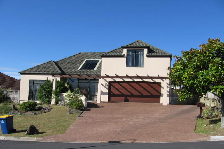 Photo of property in 1 Tyrico Close, Unsworth Heights, Auckland, 0632
