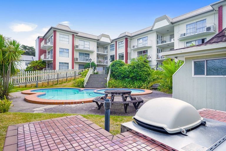 Photo of property in 2/10 Hunter Street, Hamilton Lake, Hamilton, 3204