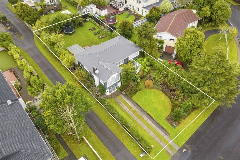 Photo of property in 10 Taioma Crescent, Te Atatu Peninsula, Auckland, 0610