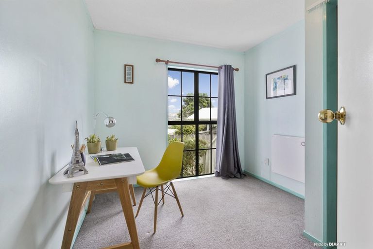 Photo of property in 6 Mayaro Crescent, Grenada Village, Wellington, 6037