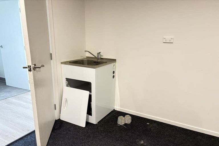 Photo of property in 64d Royal Road, Te Atatu South, Auckland, 0610