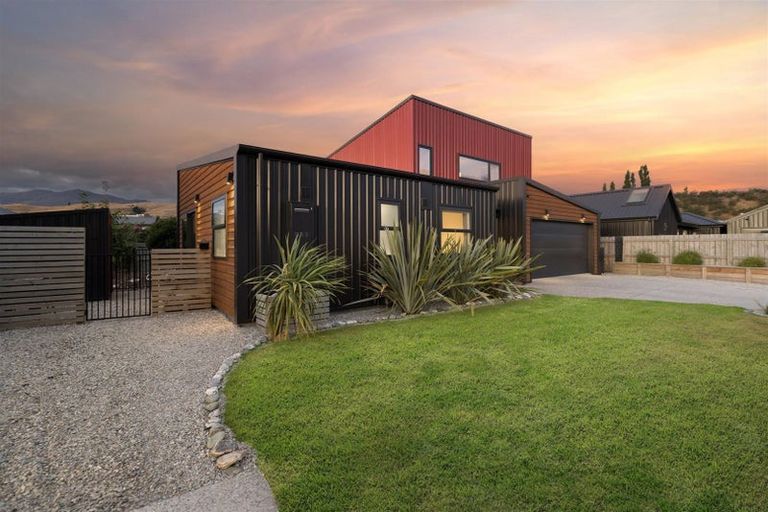Photo of property in 11 Violet Way, Lower Shotover, Queenstown, 9304
