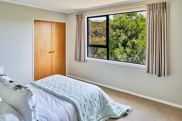 Photo of property in 1/30 Sailmaker Close, Whitby, Porirua, 5024
