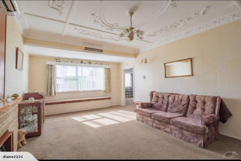 Photo of property in 3 Marine Parade, Eastbourne, Lower Hutt, 5013