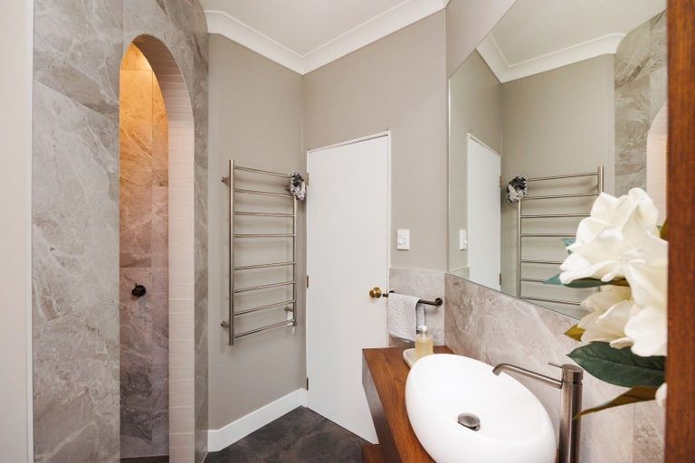 Photo of property in 2 Balmoral Drive, Terrace End, Palmerston North, 4410