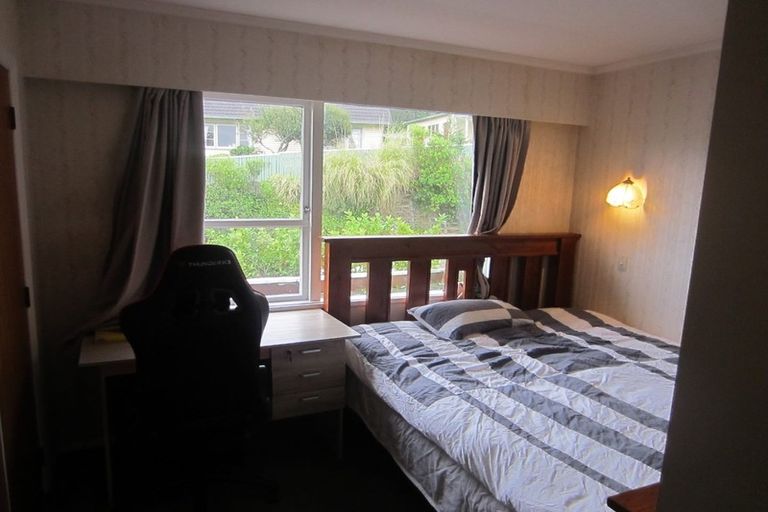Photo of property in 2 Fyvie Avenue, Tawa, Wellington, 5028