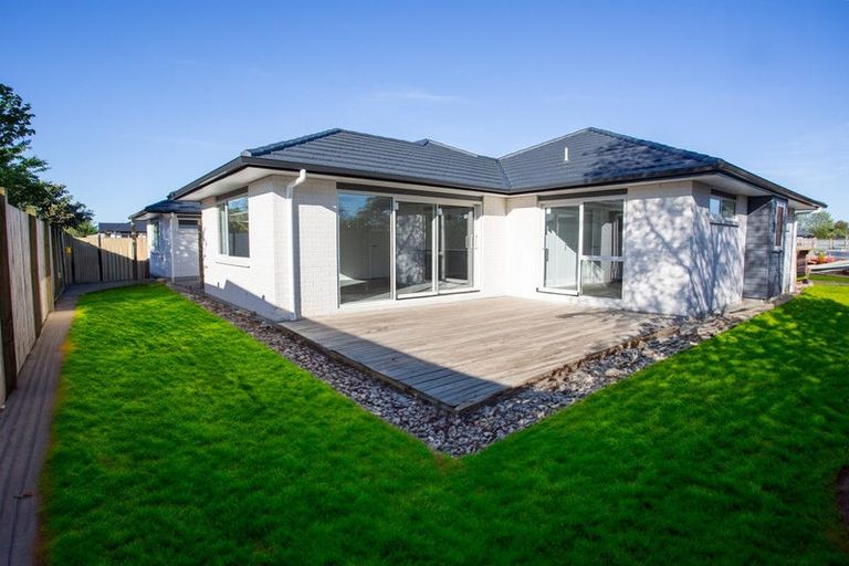 Photo of property in 10 Van Baarle Close, Carterton, 5713