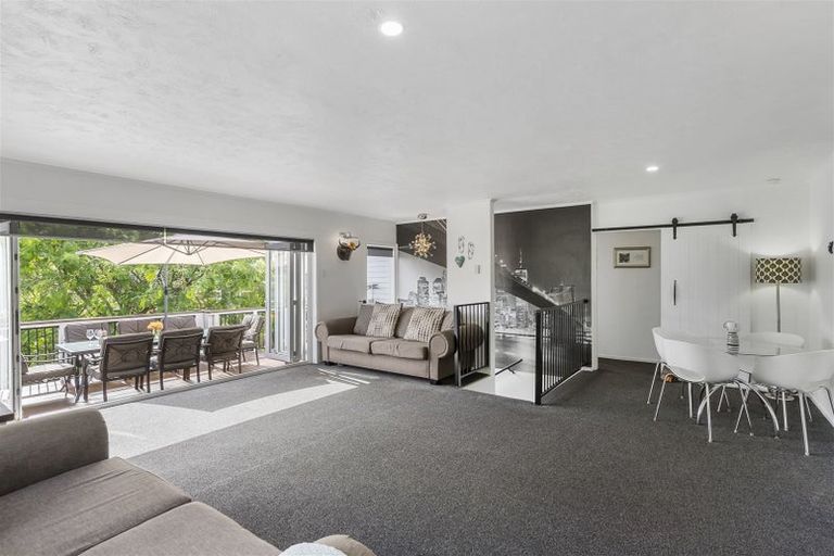 Photo of property in 76 Marine Parade, Mellons Bay, Auckland, 2014
