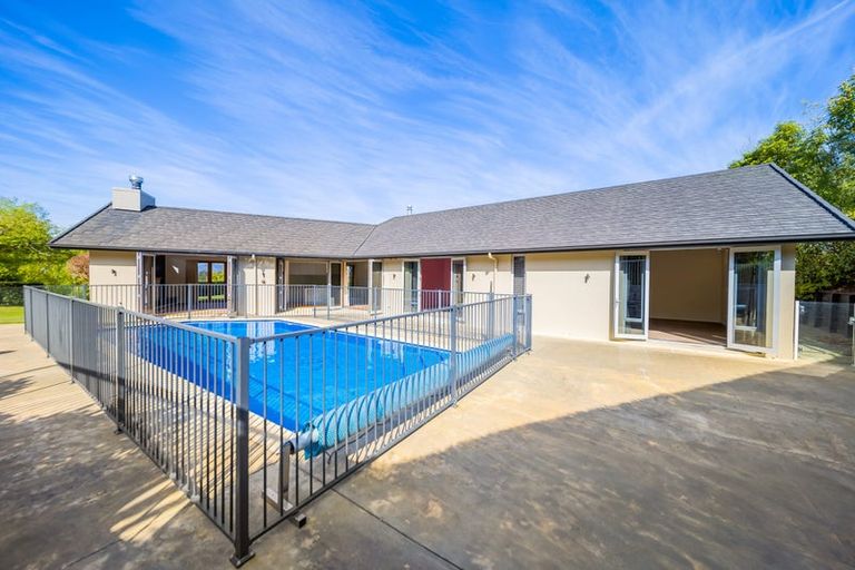 Photo of property in 5 Cameron Drive, Acacia Bay, Taupo, 3385