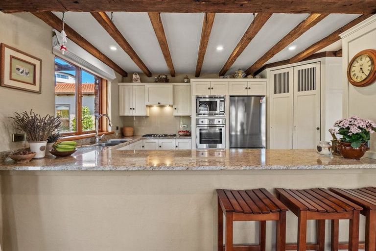 Photo of property in 1 Garland Terrace, Kelvin Heights, Queenstown, 9300